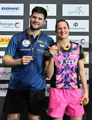 Dimitrij Ovtcharov und Sabine Winter sind die neuen Deutschen Meister im Mixed. Dimitrij Ovtcharov und Sabine Winter sind die neuen Deutschen Meister im Mixed. Sie gewinnen bei ihrer Premiere als Duo im Rahmen der LOTTO Thüringen TT-Finals 2026 in der Messe Erfurt am 6. Juni 2026 erstmals den Titel in dieser Kategorie. Erfurt Messe Erfurt Thüringen Deutschland
