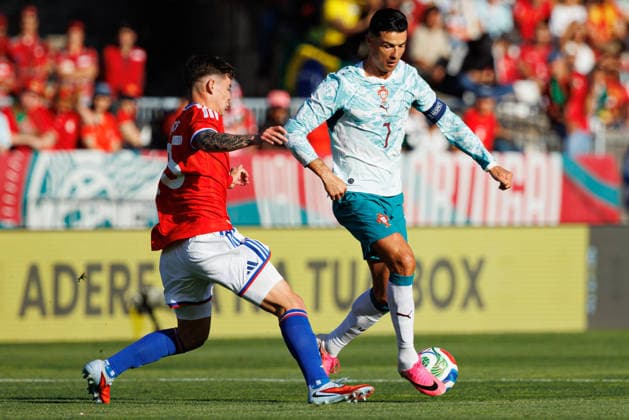 Agustin Arce and Cristiano Ronaldo seen during International Friendly, Länderspiel, Nationalmannschaft game between national teams of Portugal and Chile (Luis Loureiro Ball Raw Images PT) Oeiras Estadio Nacional Portugal Copyright: xLuisxLoureirox luisloureiro_portugal_chile_2526-15