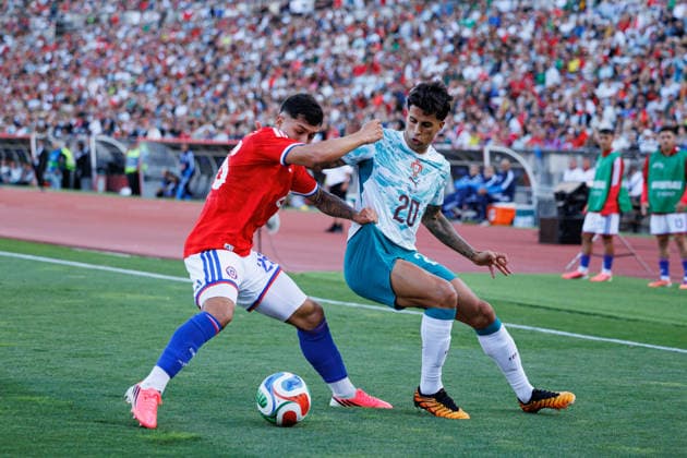 Felipe Faundez and Joao Cancelo seen during International Friendly, Länderspiel, Nationalmannschaft game between national teams of Portugal and Chile (Luis Loureiro Ball Raw Images PT) Oeiras Estadio Nacional Portugal Copyright: xLuisxLoureirox luisloureiro_portugal_chile_2526-68