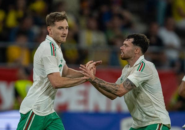 Football - International Friendly, Länderspiel, Nationalmannschaft - Romania v Wales BUCHAREST, ROMANIA - Saturday, June 6, 2026: Wales David Brooks (L) celebrates with team-mate David Brooks after scoring his side s equalising goal to make the score 1-1 during an International Friendly match between Romania and Wales at the Stadionul Steaua. (Photo by Alex Nicodim Propaganda) BUCHAREST Stadionul Steaua BUCHAREST ROMANIA  Copyright: xDavidxRawcliffex P2026-06-06-Romania_Wales-162