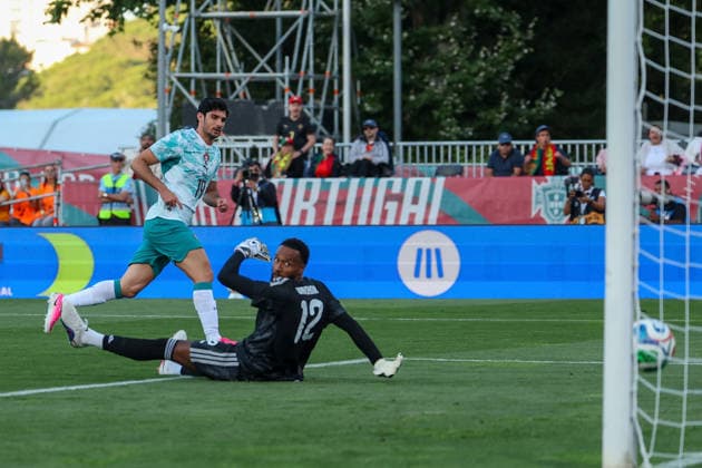 Goncalo Guedes (Portugal) scored the goal to 1:0, Lawrence Vigouroux (Chile) during the International Friendly, Länderspiel, Nationalmannschaft match between Portugal and Chile at Estadio Nacional do Jamor on June 6, 2026, in Oeiras, Portugal. The match serves as preparation for the 2026 FIFA World Cup, WM, Weltmeisterschaft, Fussball in the United States. Copyright: JoaquimxFerreira