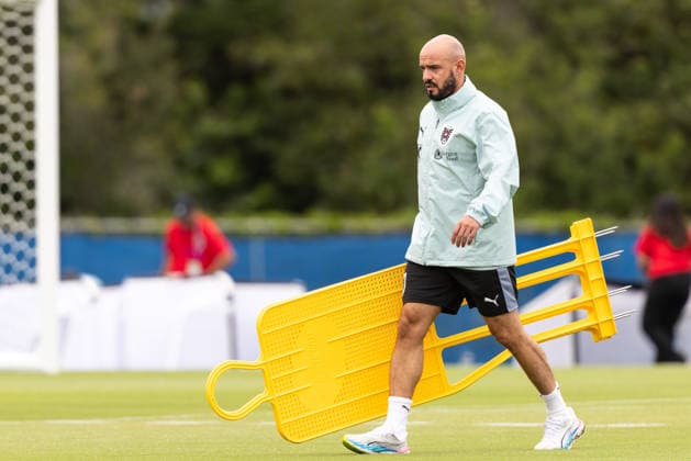 SOCCER - FIFA World Cup, WM, Weltmeisterschaft, Fussball 2026, preview SANTA BARBARA,CALIFORNIA,USA,06.JUN.26 - SOCCER - FIFA World Cup 2026, USA, Mexico, Canada, preview, Oesterreichischer Fussball-Bund, training team AUT. Image shows assistant coach Onur Cinel (AUT).  GEPAxpictures xArminxRauthner