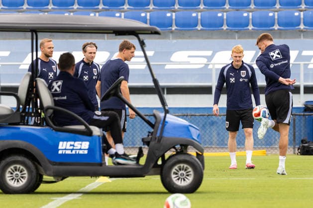 SOCCER - FIFA World Cup, WM, Weltmeisterschaft, Fussball 2026, preview SANTA BARBARA,CALIFORNIA,USA,06.JUN.26 - SOCCER - FIFA World Cup 2026, USA, Mexico, Canada, preview, Oesterreichischer Fussball-Bund, training team AUT. Image shows Alexander Schlager, head coach Ralf Rangnick, Patrick Wimmer, Alexander Prass, Nicolas Seiwald and Philipp Lienhart (AUT).  GEPAxpictures xArminxRauthner