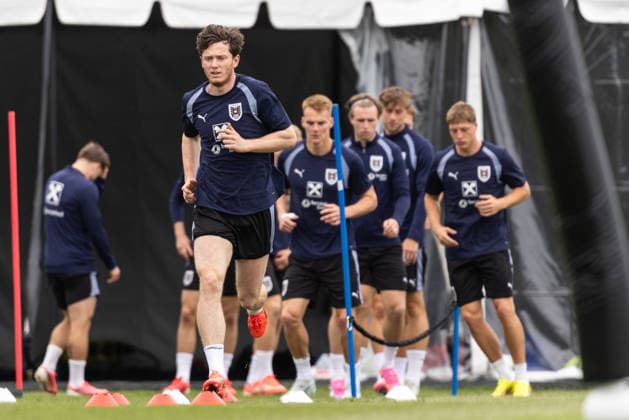 SOCCER - FIFA World Cup, WM, Weltmeisterschaft, Fussball 2026, preview SANTA BARBARA,CALIFORNIA,USA,06.JUN.26 - SOCCER - FIFA World Cup 2026, USA, Mexico, Canada, preview, Oesterreichischer Fussball-Bund, training team AUT. Image shows Michael Gregoritsch (AUT) and the team of AUT.  GEPAxpictures xArminxRauthner