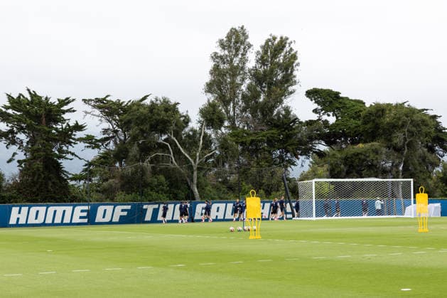 SOCCER - FIFA World Cup, WM, Weltmeisterschaft, Fussball 2026, preview SANTA BARBARA,CALIFORNIA,USA,06.JUN.26 - SOCCER - FIFA World Cup 2026, USA, Mexico, Canada, preview, Oesterreichischer Fussball-Bund, training team AUT. Image shows an overview of the Harder Stadium and the team of AUT.  GEPAxpictures xArminxRauthner