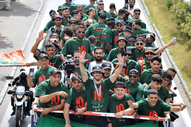 MC Alger Celebrent le Trophee de championnat avec les supporters les supporters de MC Alger celebrant leur victoire de Champoinal d AlgÃ rie 25 26, avec les joueurs, a Alger, en Algerie, le 06 Juillet 2026, MC Alger Il remporte le championnat algerien pour la dixieme fois de sans estoire (Photo By Ohtmane APP) Alger Algerie Copyright: xAlgÃ riexPressexPhotosxOhtmanex xAPPx DSC_4306