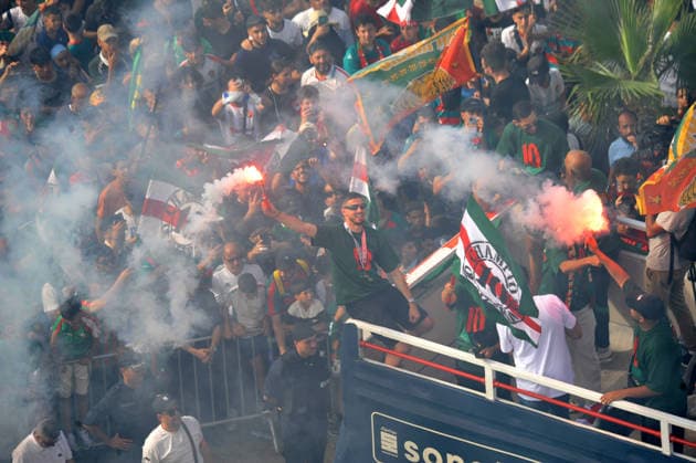 MC Alger Celebrent le Trophee de championnat avec les supporters les supporters de MC Alger celebrant leur victoire de Champoinal d AlgÃ rie 25 26, avec les joueurs, a Alger, en Algerie, le 06 Juillet 2026, MC Alger Il remporte le championnat algerien pour la dixieme fois de sans estoire (Photo By Ohtmane APP) Alger Algerie Copyright: xAlgÃ riexPressexPhotosxOhtmanex xAPPx DSC_4356
