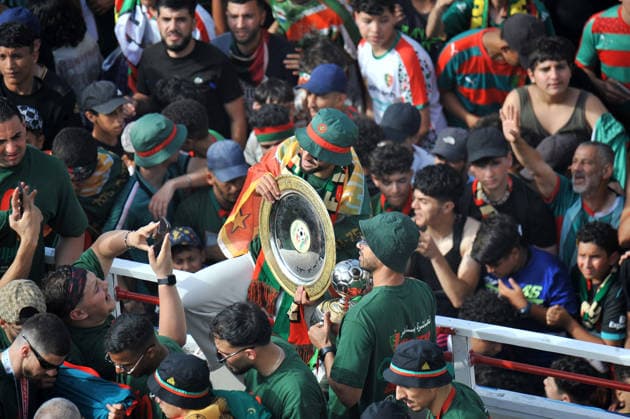 MC Alger Celebrent le Trophee de championnat avec les supporters les supporters de MC Alger celebrant leur victoire de Champoinal d AlgÃ rie 25 26, avec les joueurs, a Alger, en Algerie, le 06 Juillet 2026, MC Alger Il remporte le championnat algerien pour la dixieme fois de sans estoire (Photo By Ohtmane APP) Alger Algerie Copyright: xAlgÃ riexPressexPhotosxOhtmanex xAPPx DSC_4367