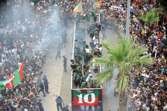 MC Alger Celebrent le Trophee de championnat avec les supporters les supporters de MC Alger celebrant leur victoire de Champoinal d AlgÃ rie 25 26, avec les joueurs, a Alger, en Algerie, le 06 Juillet 2026, MC Alger Il remporte le championnat algerien pour la dixieme fois de sans estoire (Photo By Ohtmane APP) Alger Algerie Copyright: xAlgÃ riexPressexPhotosxOhtmanex xAPPx DSC_4406