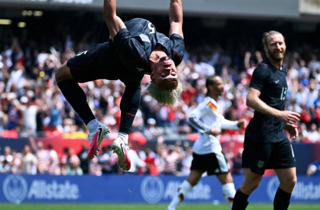 Fussball, Länderspiel, Herren, Freundschaftsspiel zur Fussball WM 2026, Soldier Field, Chicago: USA - Deutschland; Jubel Antonee Robinson (USA) nach seinem Tor zum 1:1. Jubel, Freude, Aktion.