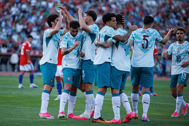 Goncalo Guedes and players of Portugal seen celebrating after scoring goal during International Friendly, Länderspiel, Nationalmannschaft game between national teams of Portugal and Chile (Luis Loureiro Ball Raw Images PT) Oeiras Estadio Nacional Portugal Copyright: xLuisxLoureirox luisloureiro_portugal_chile_2526_3-5