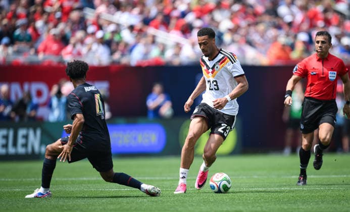 Fussball WM 2026 Testspiel im Chicago 06.06.2026 USA - Deutschland Felix Nmecha (re, Deutschland) gegen Tyler Adams (li, USA)