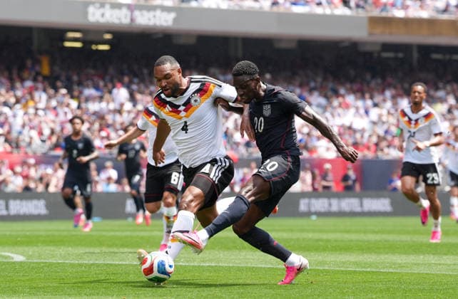 Jonathan Tah (Deutschland, 4) im Zweikampf mit Folarin Balogun (USA, 20) USA, United States vs Deutschland, Internationaler Fussball, Freundschaftsspiel, 06.06.2026 USA, United States vs Deutschland, Internationaler Fussball, Freundschaftsspiel, 06.06.2026 Chicago Copyright: xEibner-Pressefoto ScottxColemanx EP_SCN