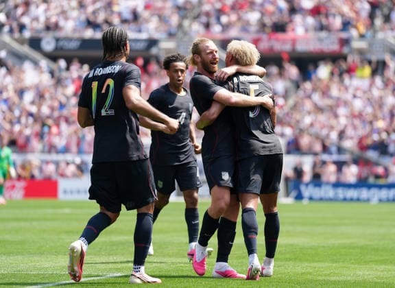 Tim Ream (USA, 13) jubelt mit Antonee Robinson (USA, 5) nach einem Tor USA, United States vs Deutschland, Internationaler Fussball, Freundschaftsspiel, 06.06.2026 USA, United States vs Deutschland, Internationaler Fussball, Freundschaftsspiel, 06.06.2026 Chicago Copyright: xEibner-Pressefoto ScottxColemanx EP_SCN
