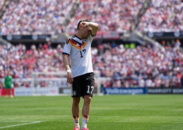 Florian Wirtz (Deutschland, 17) wischt sich in der Nachmittagshitze den Schweiss von der Stirn USA, United States vs Deutschland, Internationaler Fussball, Freundschaftsspiel, 06.06.2026 USA, United States vs Deutschland, Internationaler Fussball, Freundschaftsspiel, 06.06.2026 Chicago Copyright: xEibner-Pressefoto ScottxColemanx EP_SCN