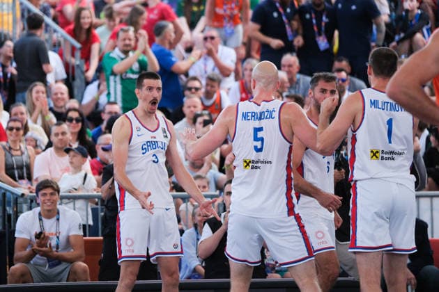 June 6, 2026, Warsaw, Masovian Voivodeship, Poland: Serbia s ANDREJA MILUTINOVIC (1), NEMANJA BARAC (6), NENAD NERANDZIC (5), STRAHINJA STOJACIC (3) celebrate victory at the end of a FIBA 3x3 Basketball World Cup men s quarter-final game between Serbia and Netherlands in Warsaw, Poland. Warsaw Poland - ZUMAk204 20260606_zip_k204_015 Copyright: xRomanxKozielx