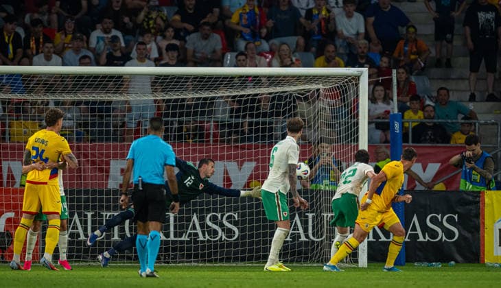 Football - International Friendly, Länderspiel, Nationalmannschaft - Romania v Wales BUCHAREST, ROMANIA - Saturday, June 6, 2026: Romania s Adrian Rus scores the winning second goal during an International Friendly match between Romania and Wales at the Stadionul Steaua. (Photo by Alex Nicodim Propaganda) BUCHAREST Stadionul Steaua BUCHAREST ROMANIA  Copyright: xDavidxRawcliffex P2026-06-06-Romania_Wales-261