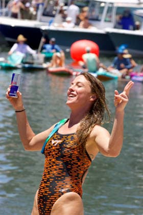 June 6, 2026, St Petersburg, Florida, USA: The United StatesÃ¢â‚¬â ¢ KAYLEA ARNETT celebrates after her final dive from the 70-foot tower at the St. Pete Pier during the Red Bull Cliff Diving World Series. ARNETT took the top spot on the podium ahead of Rhiannan Iffland (second) and Lisa Faulkner St Petersburg USA - ZUMAd225 20260606_znp_d225_005 Copyright: xZoraidaxDiazx