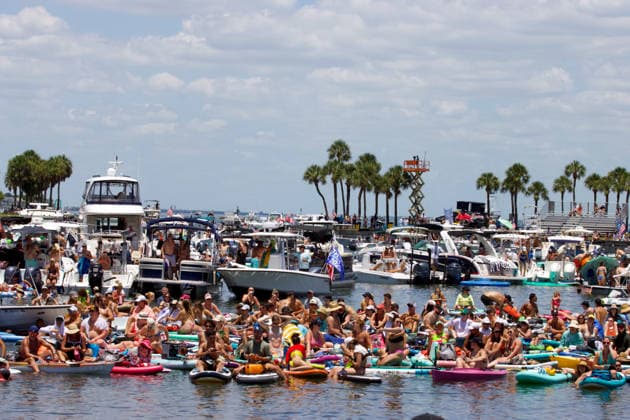 June 6, 2026, St Petersburg, Florida, USA: Thousands of people on the water and on shore attended the finals of the St. Pete Pier during the Red Bull Cliff Diving World Series. The United States KAYLEA ARNETT and JAMES LICHTENSTEIN took the top spots on the podium for both the women s and the men s competition. Red Bull Cliff Diving World Series  - ZUMAd225 20260606_znp_d225_006 Copyright: xZoraidaxDiazx