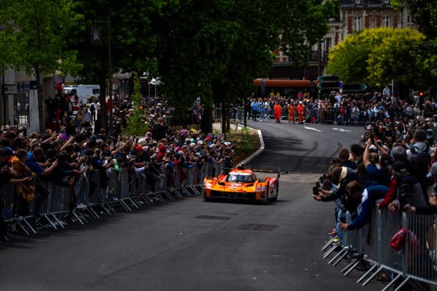 24 HEURES DU MANS 2026 - CITY CENTRE PARADE 17 LOTTERER AndrÃ (ger), DERANI Pipo (bra), JAUBERT Mathys (fra), Genesis Magma Racing, Genesis GMR-001 17, Hypercar, action during the City Center Parade of the 24 Hours of Le Mans 2026, 3rd round of the 2026 FIA World Endurance Championship, on June 6, 2026 in Le Mans, France - Le MansFrance  Copyright: xMariusxHeckerx