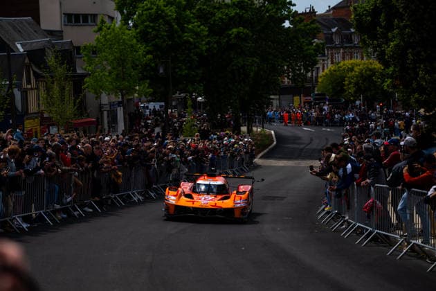24 HEURES DU MANS 2026 - CITY CENTRE PARADE 17 LOTTERER AndrÃ (ger), DERANI Pipo (bra), JAUBERT Mathys (fra), Genesis Magma Racing, Genesis GMR-001 17, Hypercar, action during the City Center Parade of the 24 Hours of Le Mans 2026, 3rd round of the 2026 FIA World Endurance Championship, on June 6, 2026 in Le Mans, France - Le MansFrance  Copyright: xMariusxHeckerx