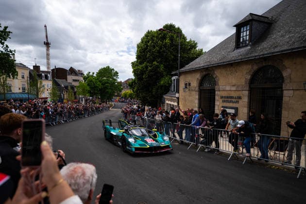 24 HEURES DU MANS 2026 - CITY CENTRE PARADE 007 TINCKNELL Harry (gbr), GAMBLE Tom (gbr), GUNN Ross (gbr), Aston Martin THOR Team, Aston Martin Valkyrie 007, Hypercar, action during the City Center Parade of the 24 Hours of Le Mans 2026, 3rd round of the 2026 FIA World Endurance Championship, on June 6, 2026 in Le Mans, France - Le MansFrance  Copyright: xMariusxHeckerx