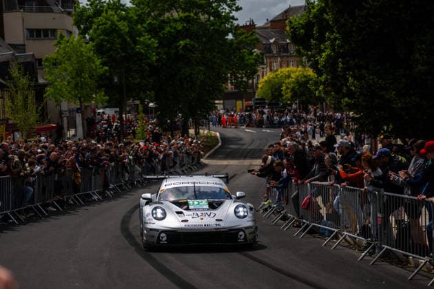 24 HEURES DU MANS 2026 - CITY CENTRE PARADE 92 SHAHIN Yasser (aus), PERA Riccardo (ita), LIETZ Richard (aut), The Bend Manthey, Porsche 911 GT3 R LMGT3 92, LM GT3, action during the City Center Parade of the 24 Hours of Le Mans 2026, 3rd round of the 2026 FIA World Endurance Championship, on June 6, 2026 in Le Mans, France - Le MansFrance  Copyright: xMariusxHeckerx