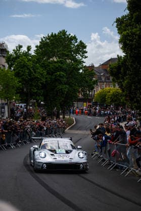 24 HEURES DU MANS 2026 - CITY CENTRE PARADE 82 during the City Center Parade of the 24 Hours of Le Mans 2026, 3rd round of the 2026 FIA World Endurance Championship, on June 6, 2026 in Le Mans, France - Le MansFrance  Copyright: xMariusxHeckerx