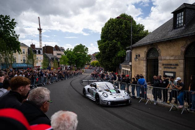 24 HEURES DU MANS 2026 - CITY CENTRE PARADE 92 SHAHIN Yasser (aus), PERA Riccardo (ita), LIETZ Richard (aut), The Bend Manthey, Porsche 911 GT3 R LMGT3 92, LM GT3, action during the City Center Parade of the 24 Hours of Le Mans 2026, 3rd round of the 2026 FIA World Endurance Championship, on June 6, 2026 in Le Mans, France - Le MansFrance  Copyright: xMariusxHeckerx