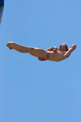 June 6, 2026, St Petersburg, Florida, USA: Romanian high diver CONSTANTIN POPOVICI executes a powerful dive from the 27-meter platform during the Red Bull Cliff Diving World Series at the St. Pete Pier on June 6, 2026. The veteran champion secured a third-place finish on the podium behind winner James Lichtenstein and runner-up Aidan Heslop. St Petersburg USA - ZUMAd225 20260606_znp_d225_008 Copyright: xZoraidaxDiazx