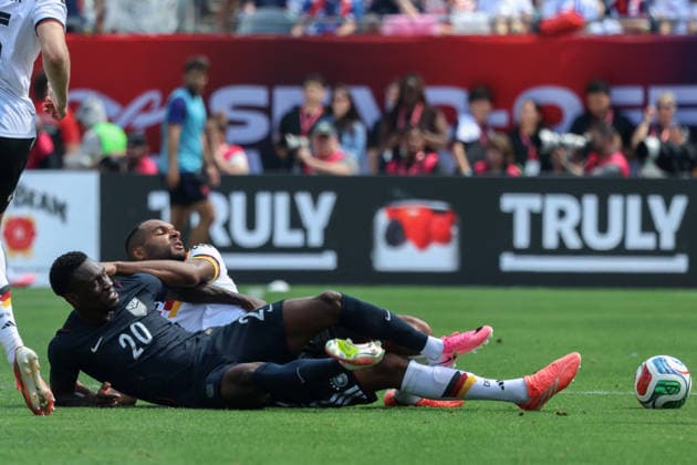 CHICAGO, USA - June 6: Folarin Balogun (20 USMNT) and Jonathan Tah (4 Germany) on the ground during the International Friendly, Länderspiel, Nationalmannschaft game between the US Men’s national team, Nationalteam and Germany at Soldier Field on Saturday, June 6 in Chicago, USA  Copyright: xShainaxBenhiyoun SPPx Sportspressphoto_SPR162046