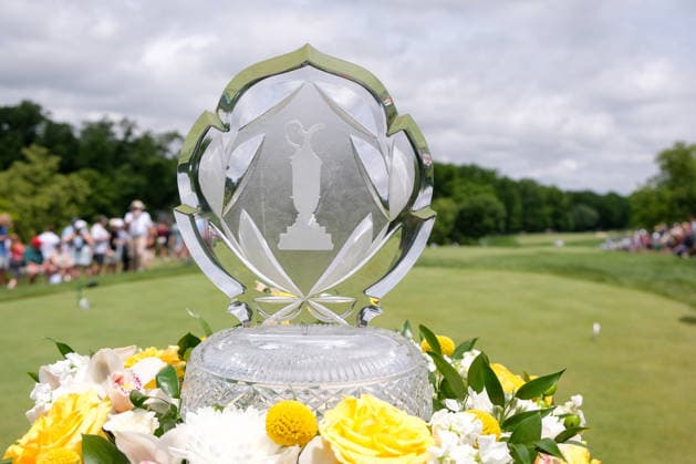 DUBLIN, OH - JUNE 06: The Memorial Tounament trophy sits on the first hole during the third round of the Memorial Tournament presented by Workday at Muirfield Village Golf Club on June 6, 2026 in Dublin, OH. (Photo by Ian Johnson Icon Sportswire) GOLF: JUN 06 PGA, Golf Herren the Memorial Tournament presented by Workday EDITORIAL USE ONLY Icon260606036