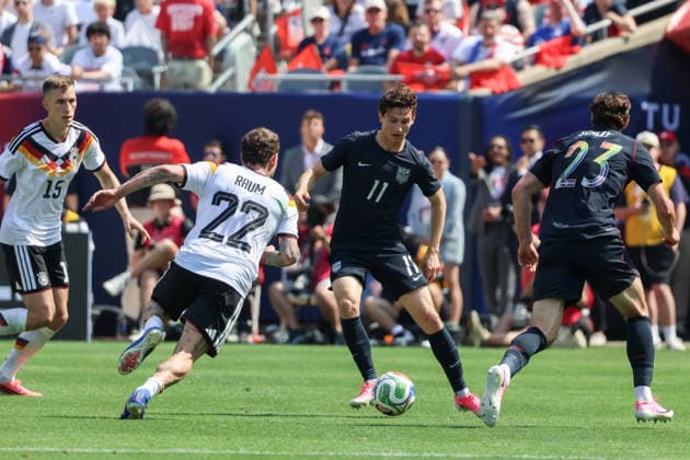 CHICAGO, USA - June 6: Brenden Aaronson (11 USMNT) in action during the International Friendly, Länderspiel, Nationalmannschaft game between the US Men’s national team, Nationalteam and Germany at Soldier Field on Saturday, June 6 in Chicago, USA  Copyright: xShainaxBenhiyoun SPPx Sportspressphoto_SPR162064