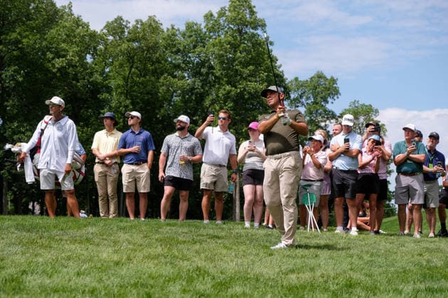 DUBLIN, OH - JUNE 06: Gary Woodland of the United States hits an approach shot on the 9th hole during the third round of the Memorial Tournament presented by Workday at Muirfield Village Golf Club on June 6, 2026 in Dublin, OH. (Photo by Ian Johnson Icon Sportswire) GOLF: JUN 06 PGA, Golf Herren the Memorial Tournament presented by Workday EDITORIAL USE ONLY Icon260606037