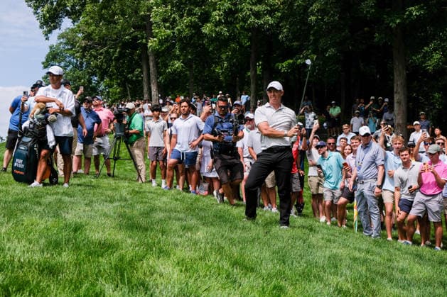 DUBLIN, OH - JUNE 06: Rory McIlroy of Northern Ireland watches his approach shot on the 9th hole during the third round of the Memorial Tournament presented by Workday at Muirfield Village Golf Club on June 6, 2026 in Dublin, OH. (Photo by Ian Johnson Icon Sportswire) GOLF: JUN 06 PGA, Golf Herren the Memorial Tournament presented by Workday EDITORIAL USE ONLY Icon260606038