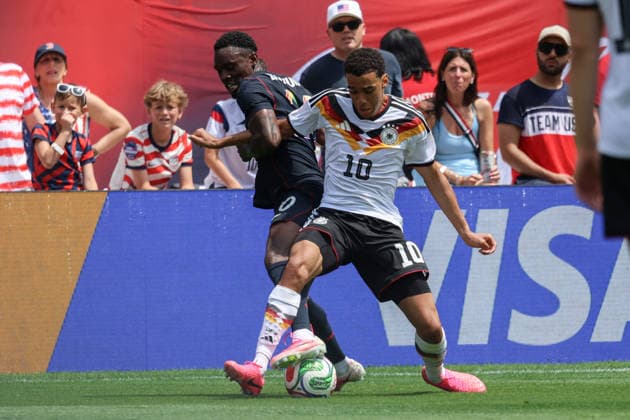 CHICAGO, USA - June 6: Folarin Balogun (20 USMNT) and Jamal Musiala (10 Germany) battle for the ball during the International Friendly, Länderspiel, Nationalmannschaft game between the US Men’s national team, Nationalteam and Germany at Soldier Field on Saturday, June 6 in Chicago, USA  Copyright: xShainaxBenhiyoun SPPx Sportspressphoto_SPR162134