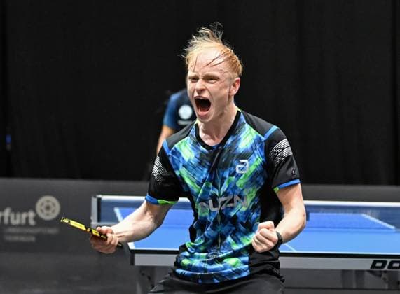 Andre Bertelsmeier wehrt gegen Dimitrij Ovtcharov fünf Matchbälle und steht erstmals im Halbfinale der Deutschen Meisterschaften Andre Bertelsmeier wehrt gegen Dimitrij Ovtcharov fünf Matchbälle und steht erstmals im Halbfinale - LOTTO Thüringen TT-Finals 2026 in Erfurt. Deutsche Meisterschaften der Damen und Herren am 6. Juni 2026 in der Messe Erfurt. Erfurt Messe Erfurt Thüringen Deutschland