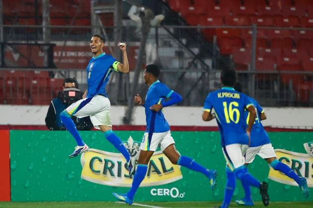 Futbol, Chile vs Brasil. Partido amistoso categoria sub 20. El jugador de la seleccion brasilera Arthur Barbosa,ÊcelebraÊtras marcarÊsuÊgolÊcontra Chile durante un partido amistoso de la categoria sub 20 realizado en el estadio Nacional de Santiago, Chile. 06 06 2026 Dragomir Yankovic Photosport Football, Chile vs Brazil. U-20 friendly match. BrazilÕs player Arthur Barbosa celebrates after scoring his goal against Chile during a U-20 friendly match at Nacional stadium in Santiago, Chile. 06 06 2026 Dragomir Yankovic Photosport Chile vs Brasil, amistoso sub 20, 2026 