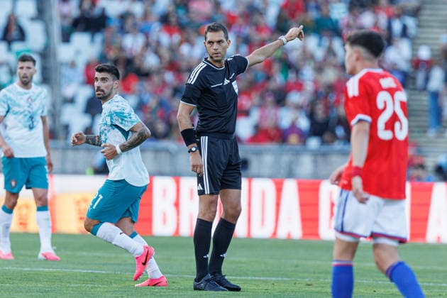 Luca Zufferli seen during frendly match between teams of Portugal and Chile Estadio do Jamor (Luis Loureiro Ball Raw Images PT) Oeiras Estadio do Jamor Portugal Copyright: xLuisxLoureirox LLOR5193