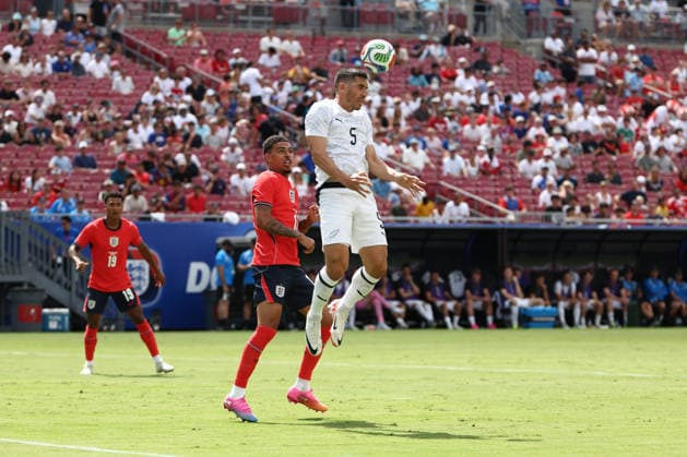 TAMPA, FL - JUNE 06: New Zealand defender Michael Boxall (5) heads a crossing pass clear in the first half during the friendly soccer match between England and New Zealand on Saturday, June 6, 2026 at Raymond James Stadium in Tampa, FL (Photo by Peter Joneleit Icon Sportswire) SOCCER: JUN 06 England vs New Zealand EDITORIAL USE ONLY Icon260606015