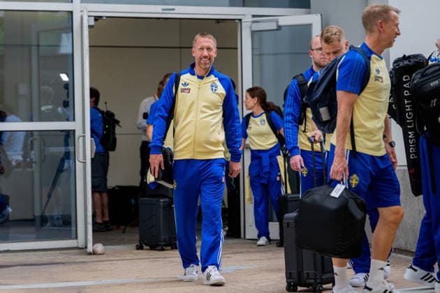 260606 Head coach Graham Potter of the Swedish national football team arrives at Dallas Fort Worth International Airport during day -5 ahead of the FIFA World Cup, WM, Weltmeisterschaft, Fussball 2026 on June 6, 2026 in Dallas. Photo: Petter Arvidson BILDBYRAN kod PA PA1220 fotboll football soccer fotball vm fotbolls-vm fotball-vm fotbolls-vm 2026 fifa world cup 2026 resa travel sverige sweden sverige a day -5 bbeng ankomst arrival Copyright: PETTERxARVIDSON BB260606PA055