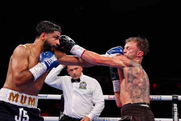 Sheffield Fight Week Josh Padley (black & pink shorts) in action against Aqib Fiaz during the EBU European Super Featherweight Title during at Utilita Arena Sheffield, Sheffield 06 06 2026 UK Newspapers OUT Copyright: xMaxxTomlinsonx FIL-23539-0004