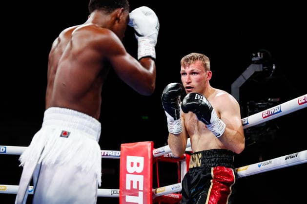 Sheffield Fight Week Chris Mulunda (white shorts) competes against Connor Goulding during their Middleweight Contest at Utilita Arena Sheffield, Sheffield 06 06 2026 UK Newspapers OUT Copyright: xMaxxTomlinsonx FIL-23539-0011