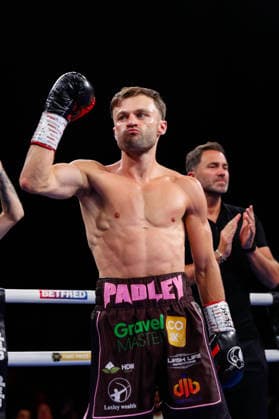Sheffield Fight Week Josh Padley (black & pink shorts) celebrates beating Aqib Fiaz after their EBU European Super Featherweight Title fight at Utilita Arena Sheffield, Sheffield 06 06 2026 UK Newspapers OUT Copyright: xMaxxTomlinsonx FIL-23539-0063