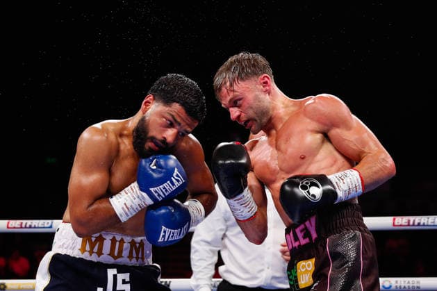 Sheffield Fight Week Josh Padley (black & pink shorts) in action against Aqib Fiaz during the EBU European Super Featherweight Title fight at Utilita Arena Sheffield, Sheffield 06 06 2026 UK Newspapers OUT Copyright: xMaxxTomlinsonx FIL-23539-0066