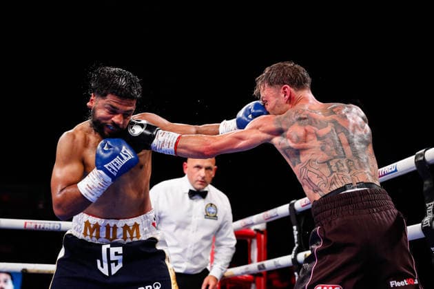 Sheffield Fight Week Josh Padley (black & pink shorts) in action against Aqib Fiaz during the EBU European Super Featherweight Title fight at Utilita Arena Sheffield, Sheffield 06 06 2026 UK Newspapers OUT Copyright: xMaxxTomlinsonx FIL-23539-0068