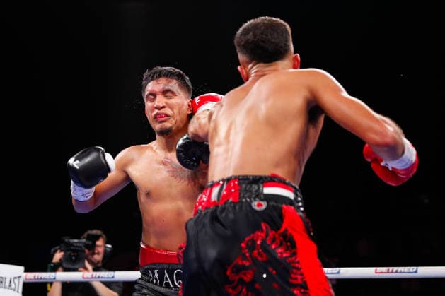 Sheffield Fight Week Adam Maca (black & red shorts) competes against Cesar Ignacio Paredes during their Super Featherweight Contest at Utilita Arena Sheffield, Sheffield 06 06 2026 UK Newspapers OUT Copyright: xMaxxTomlinsonx FIL-23539-0032