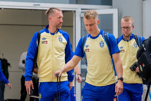 260606 Head coach Graham Potter of the Swedish national football team arrives at Dallas Fort Worth International Airport during day -5 ahead of the FIFA World Cup, WM, Weltmeisterschaft, Fussball 2026 on June 6, 2026 in Dallas. Photo: Petter Arvidson BILDBYRAN kod PA PA1220 fotboll football soccer fotball vm fotbolls-vm fotball-vm fotbolls-vm 2026 fifa world cup 2026 resa travel sverige sweden sverige a day -5 bbeng ankomst arrival Copyright: PETTERxARVIDSON BB260606PA058