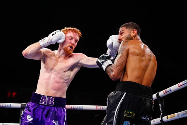 Sheffield Fight Week Aaron Bowen (purple shorts) competes against Troy Coleman during their Middleweight Contest at Utilita Arena Sheffield, Sheffield 06 06 2026 UK Newspapers OUT Copyright: xMaxxTomlinsonx FIL-23539-0040