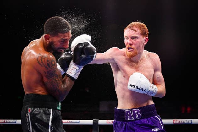 Sheffield Fight Week Aaron Bowen (purple shorts) competes against Troy Coleman during their Middleweight Contest at Utilita Arena Sheffield, Sheffield 06 06 2026 UK Newspapers OUT Copyright: xMaxxTomlinsonx FIL-23539-0048